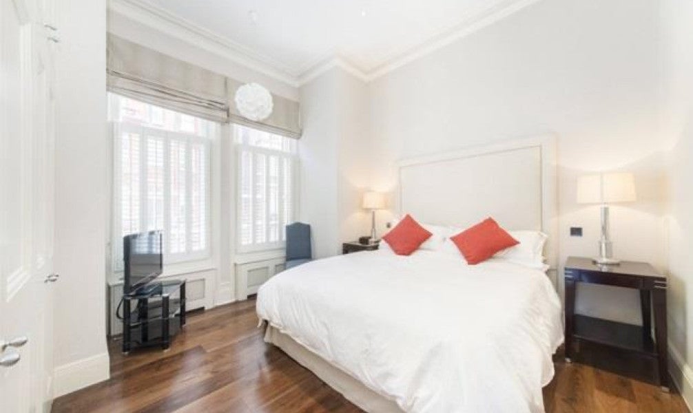 Flat Evelyn Gardens in London