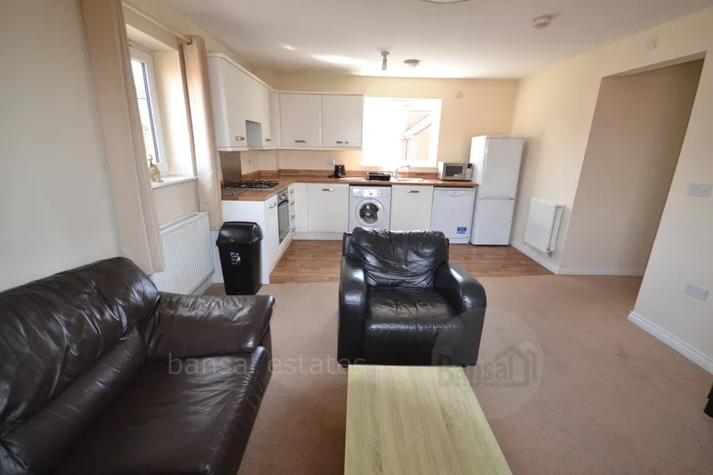 Flat Yarningale Road in Coventry