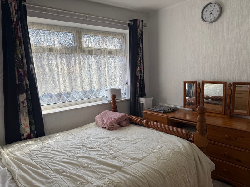 Room Middlepark Road in Brierley Hill