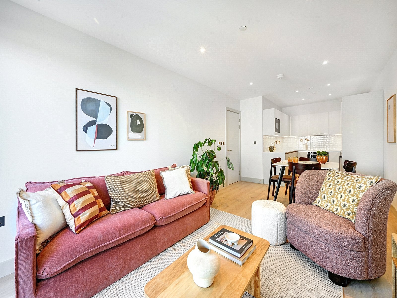Flat Caversham Road in Greater London