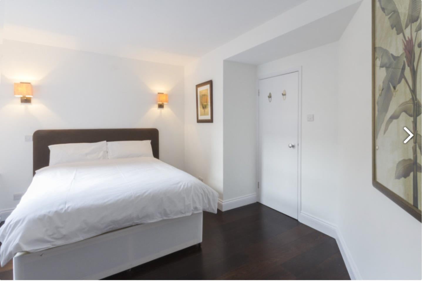 Flat Cheyne Walk in Greater London