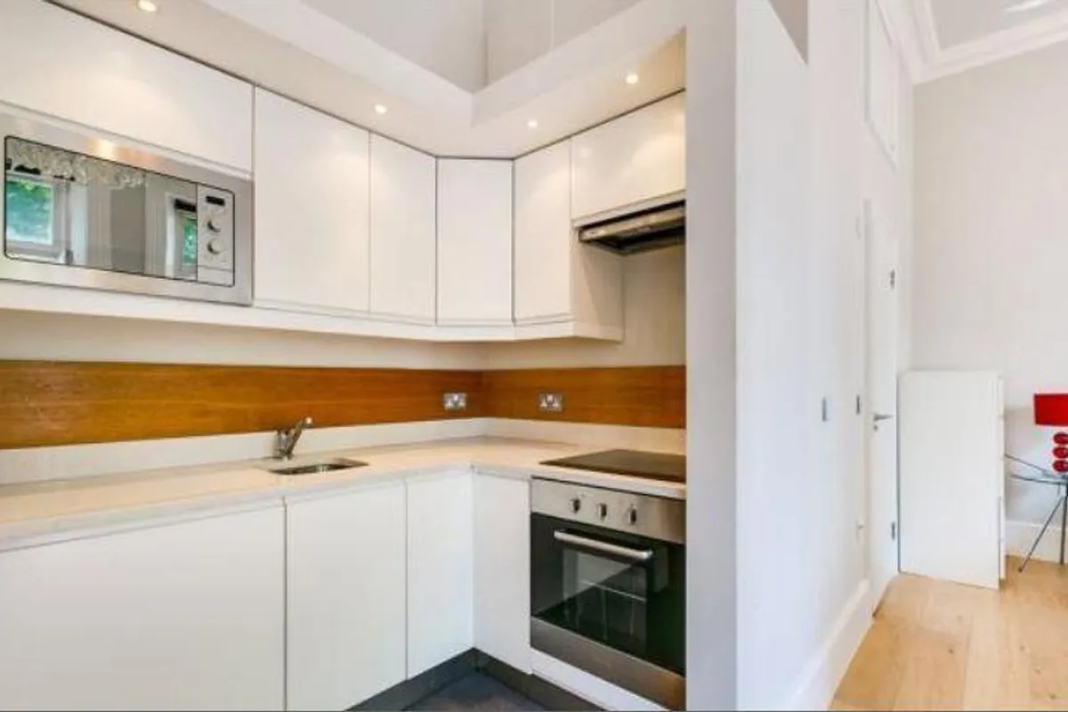 Flat Philbeach Gardens in Greater London