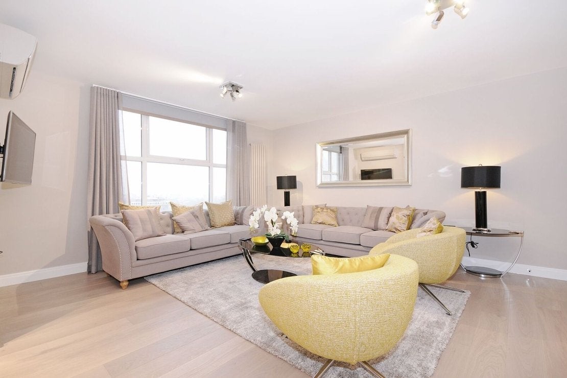 Flat Finchley Road in Greater London