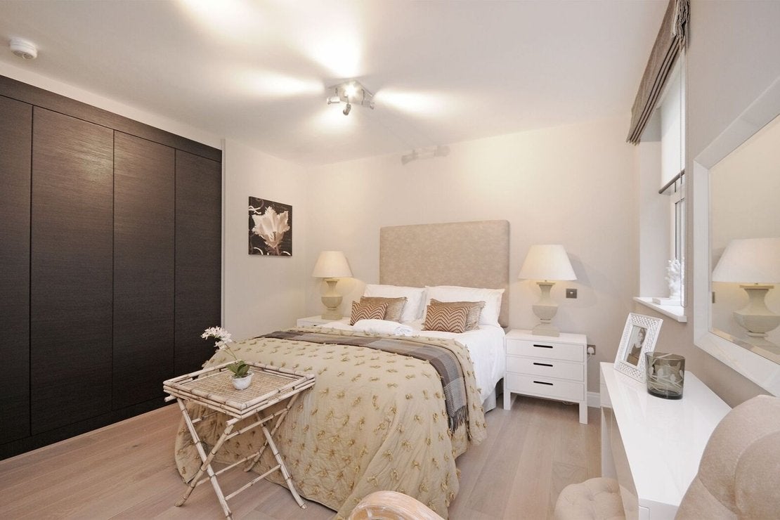 Flat Finchley Road in Greater London