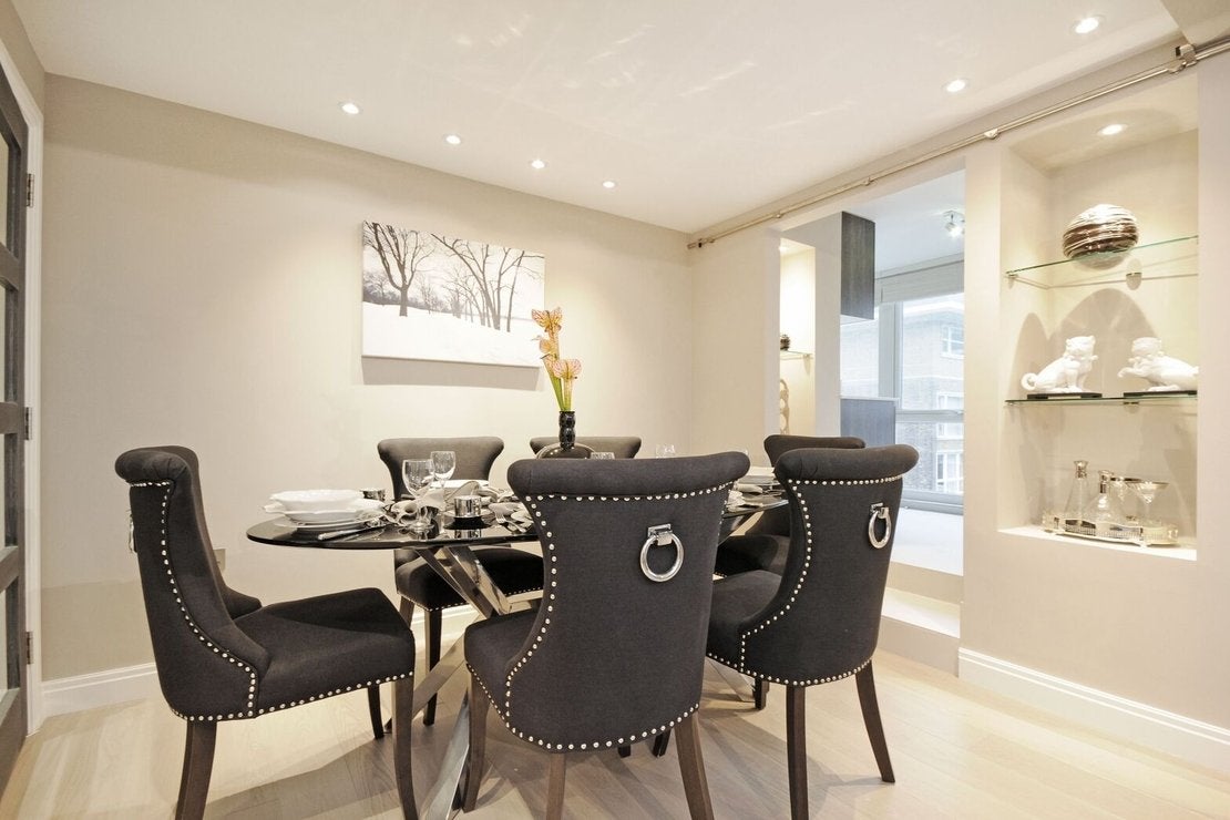 Flat Finchley Road in Greater London