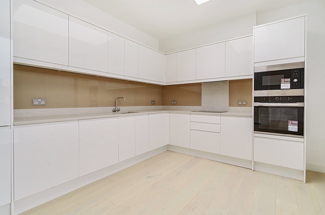 Flat Ancaster Road in Greater London
