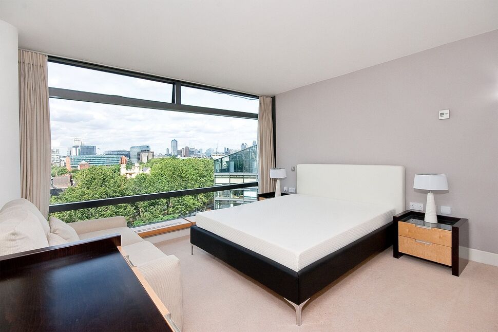 Flat Albert Embankment in Greater London
