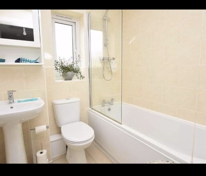 Room Eighteen Acre Drive in Bristol