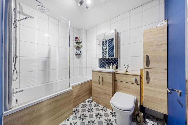 Flat Leigham Court Road in Greater London