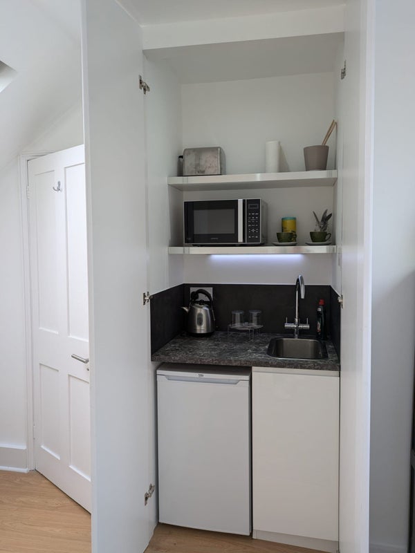 Room Rona Road in Greater London