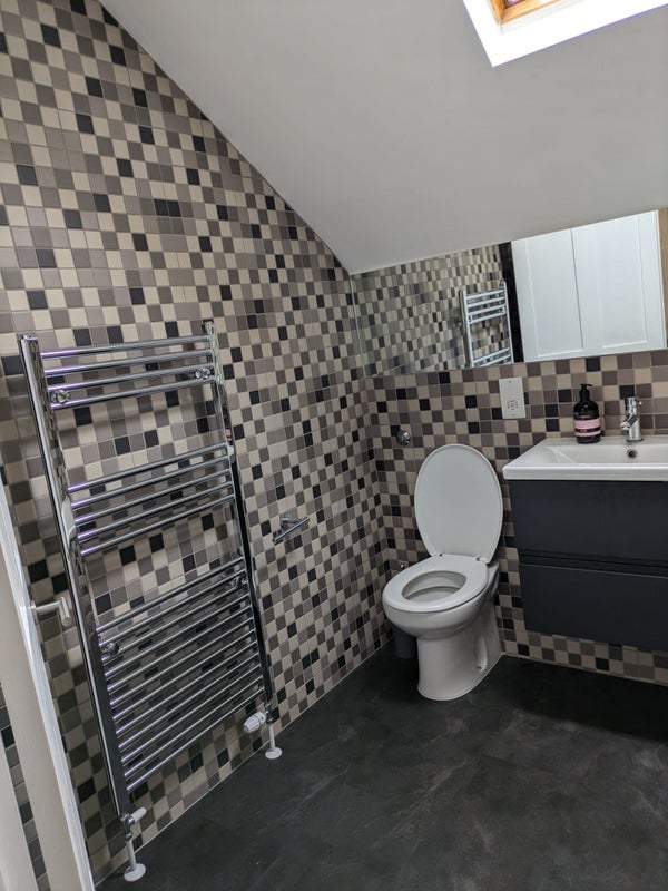 Room Rona Road in Greater London