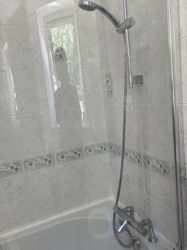 Room Ardern Close in Bristol