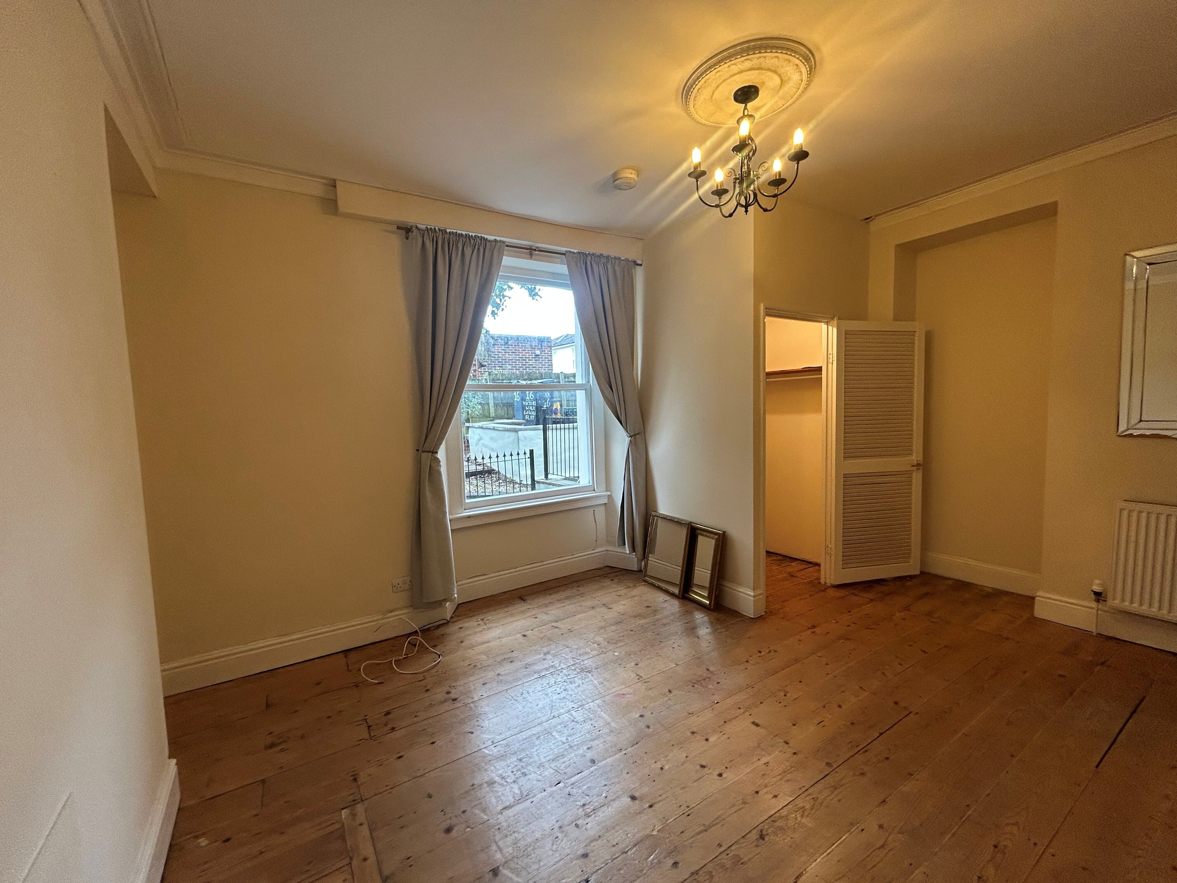Flat Victoria Walk in Bristol