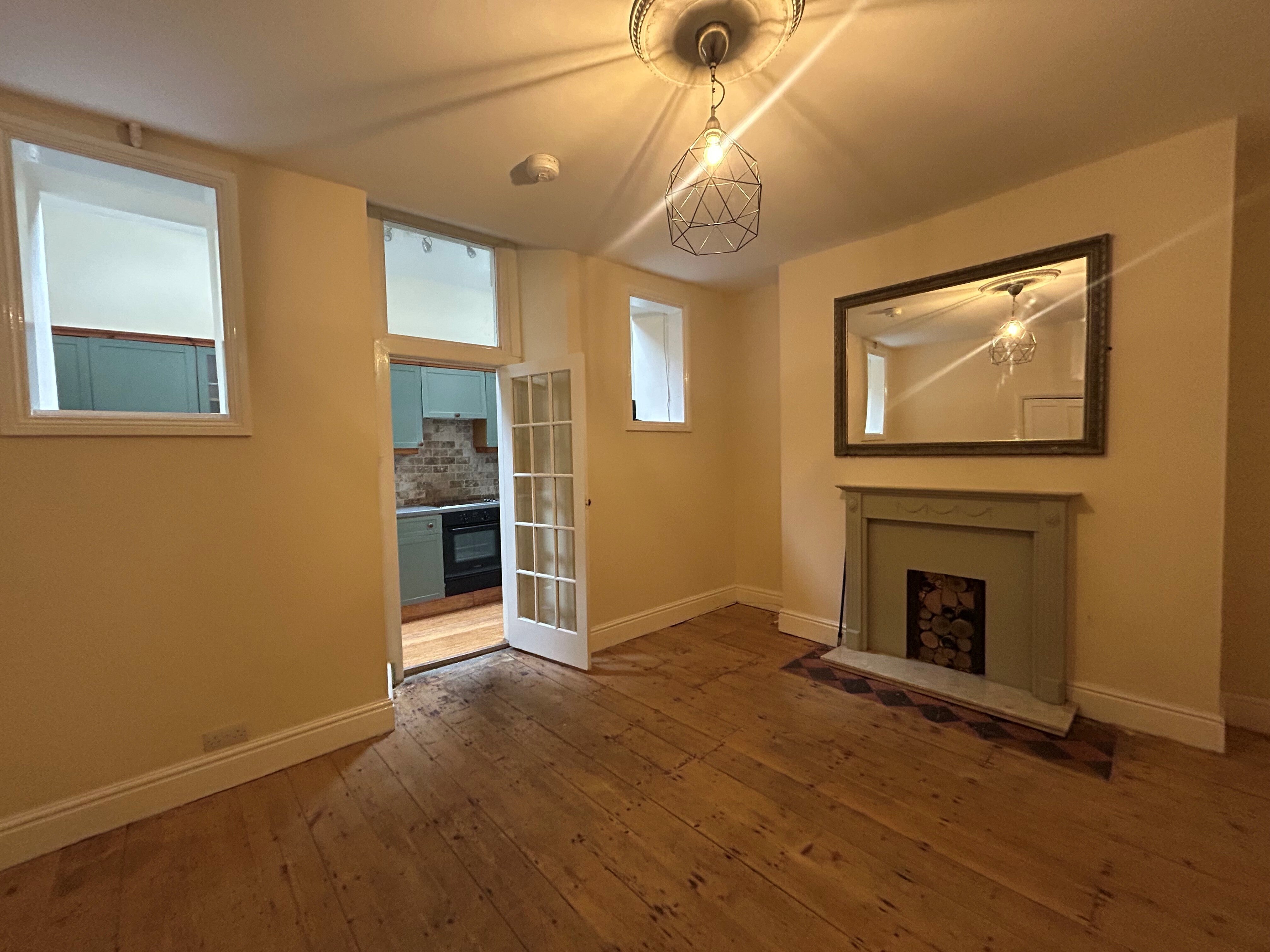 Flat Victoria Walk in Bristol