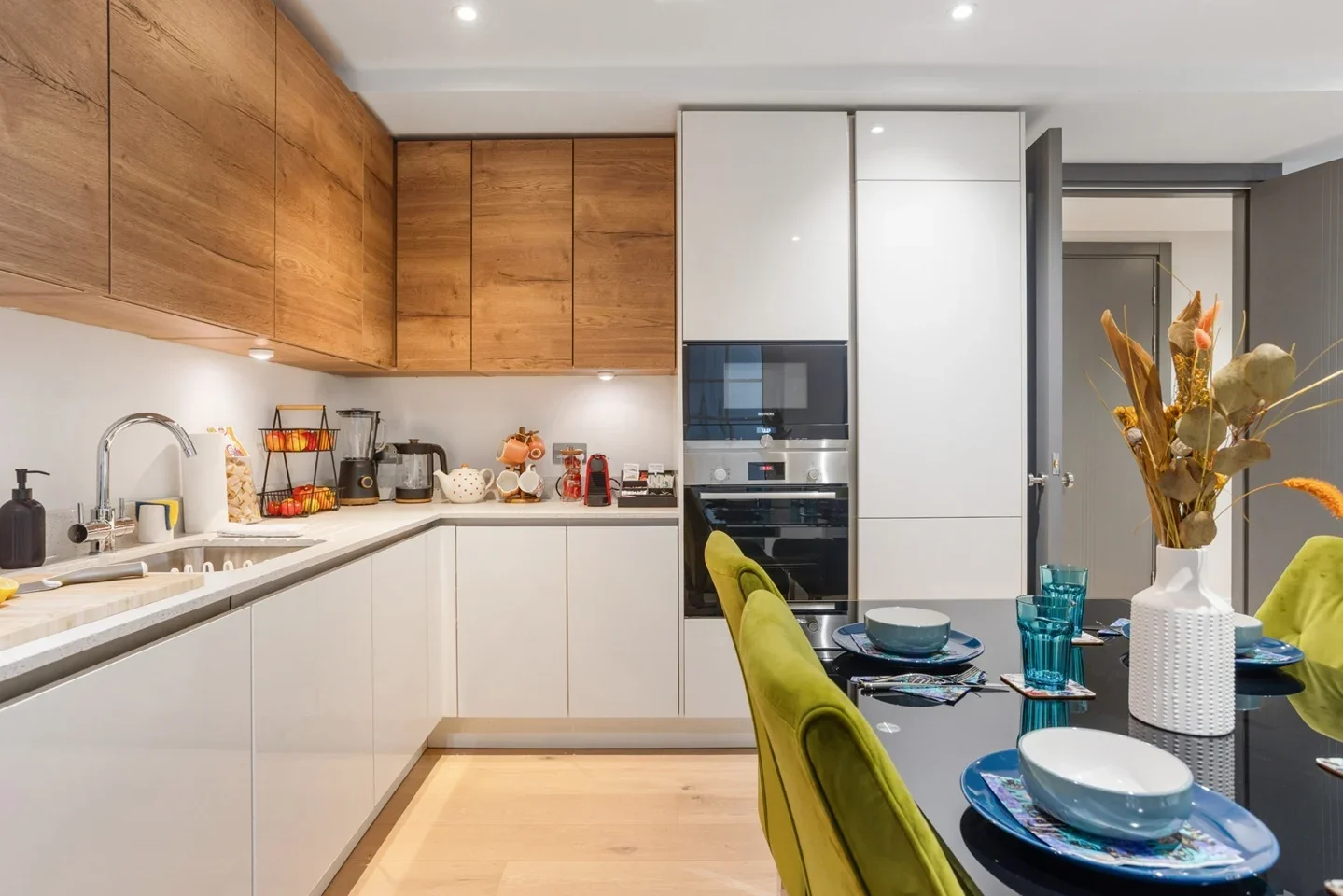 Flat Hendon Way in Greater London