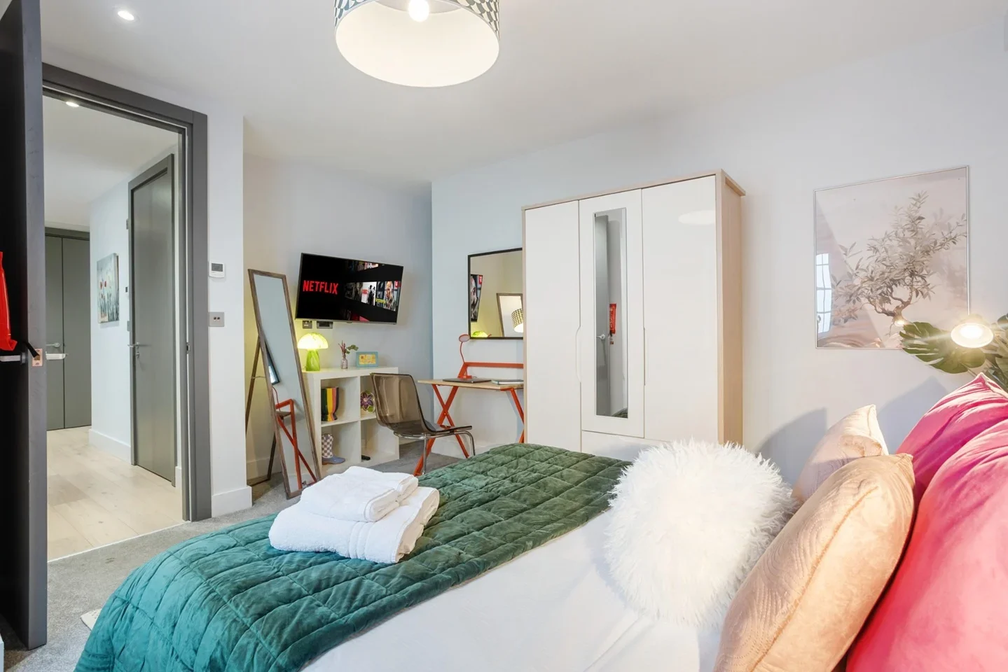 Flat Hendon Way in Greater London