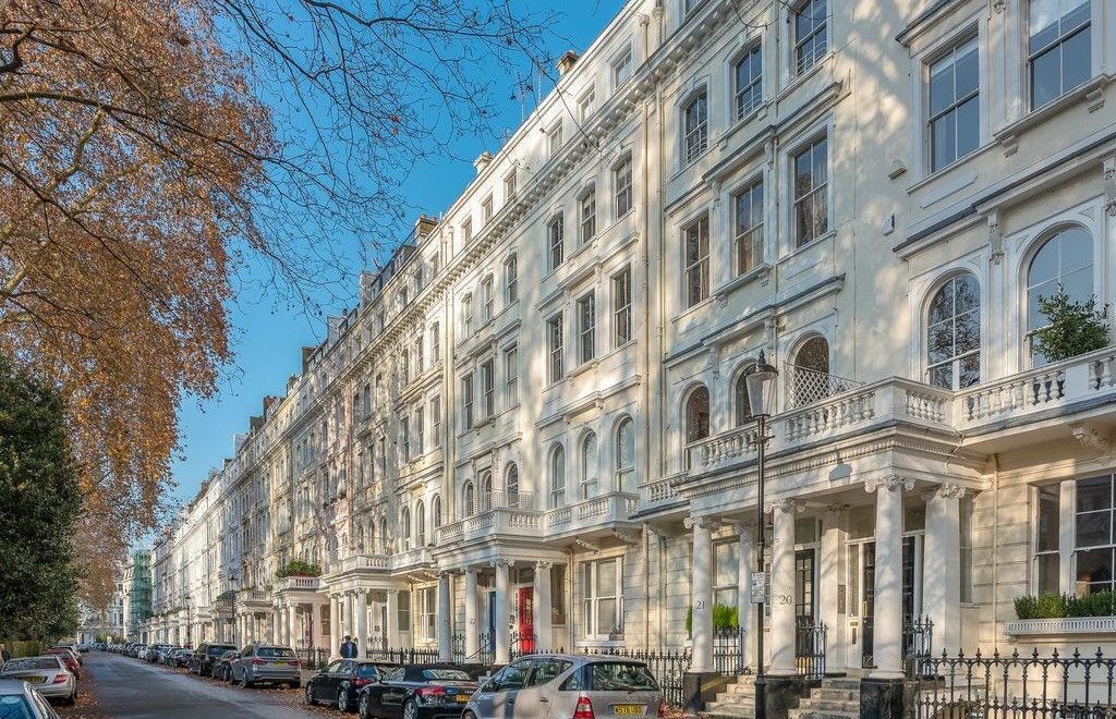 Flat Cornwall Gardens in Greater London