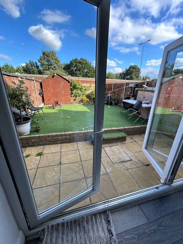 House Grove Green Road in Greater London