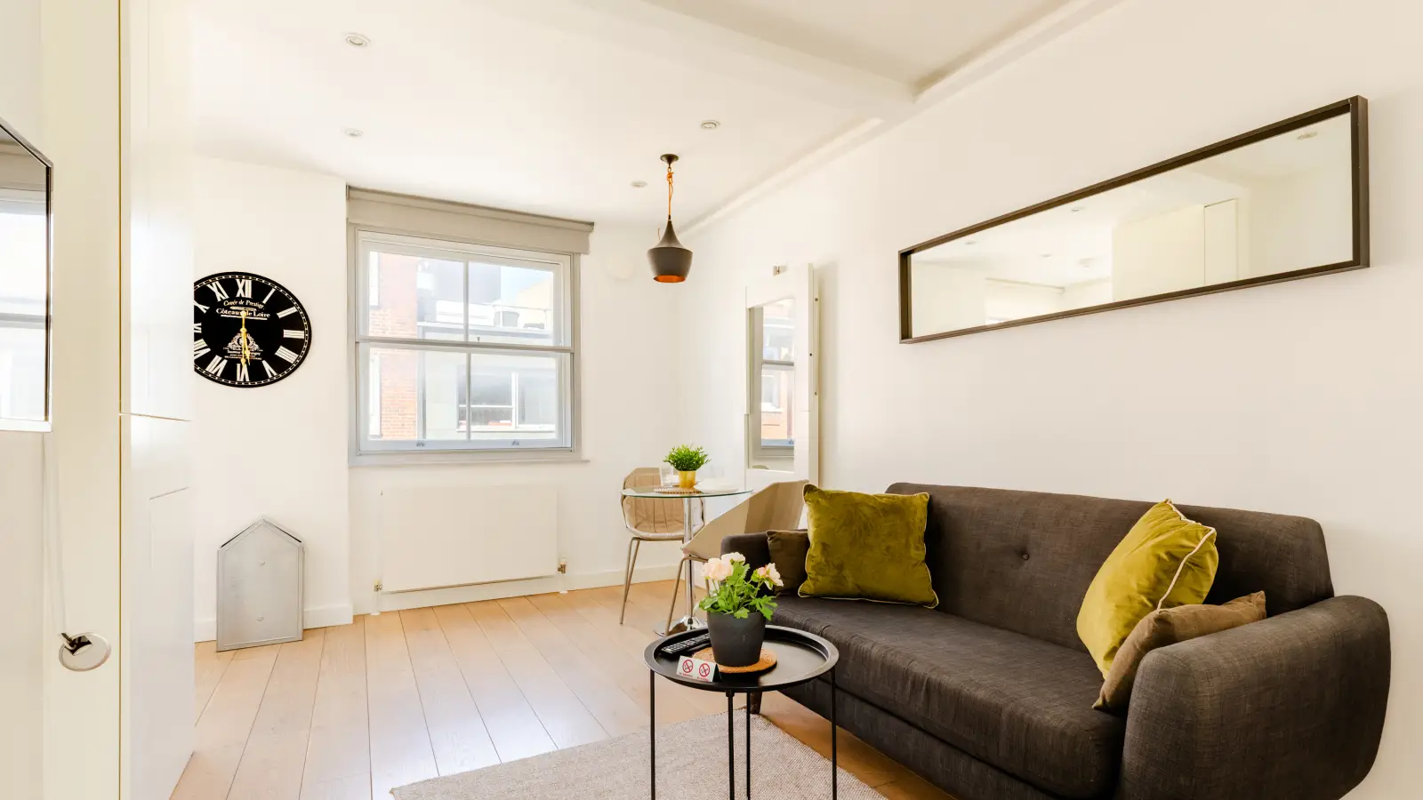 Flat Wardour Street in City of Westminster
