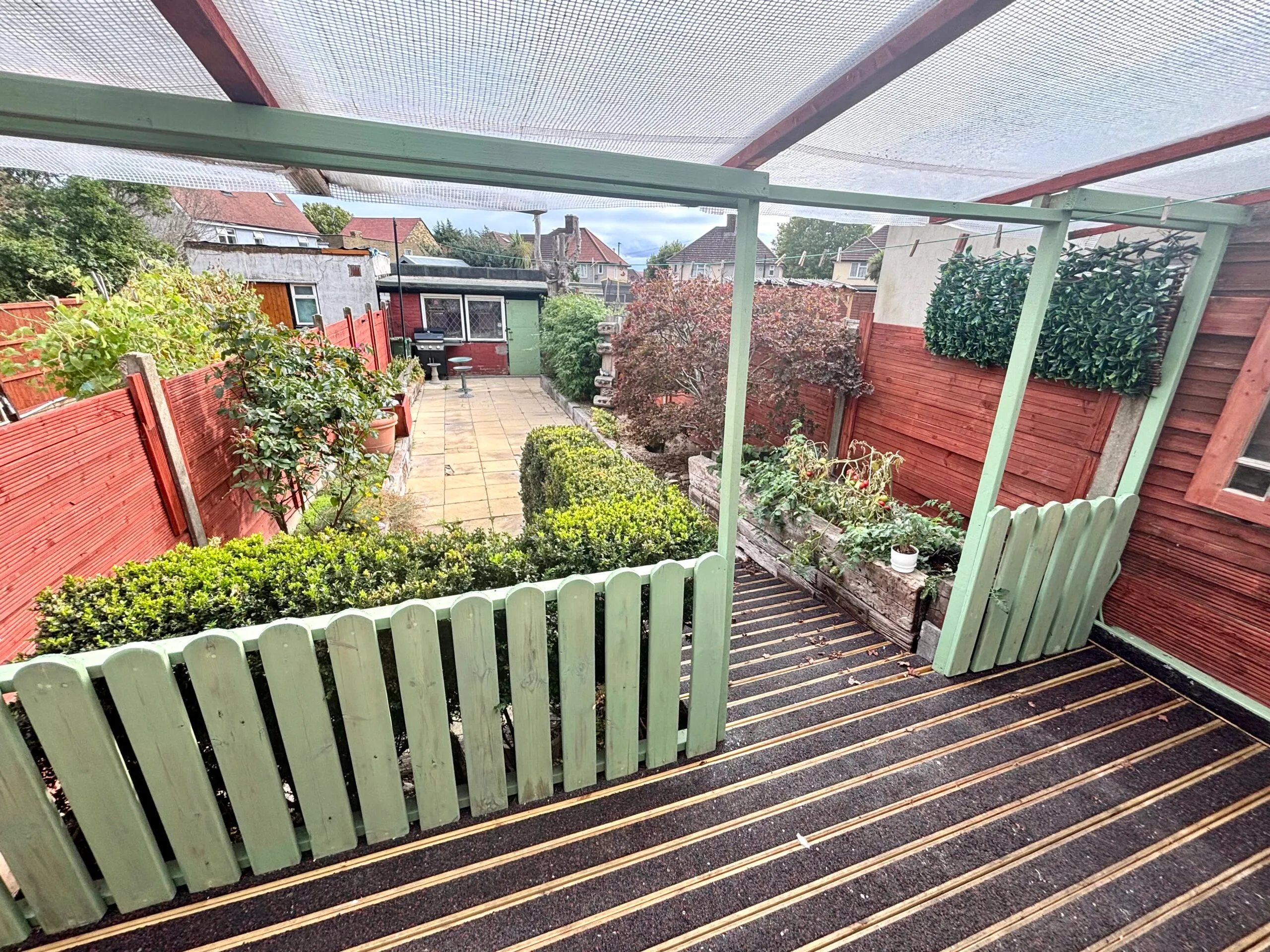 House Edgehill Gardens in Greater London