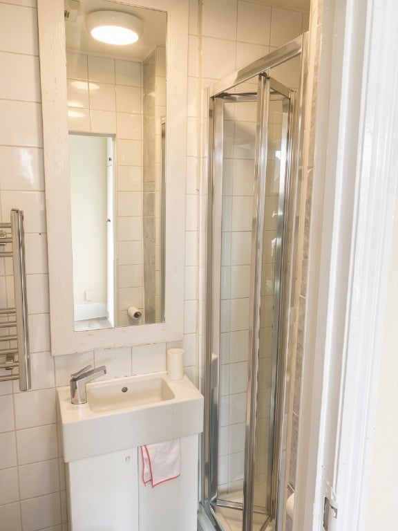 Flat Wightman Road in Greater London