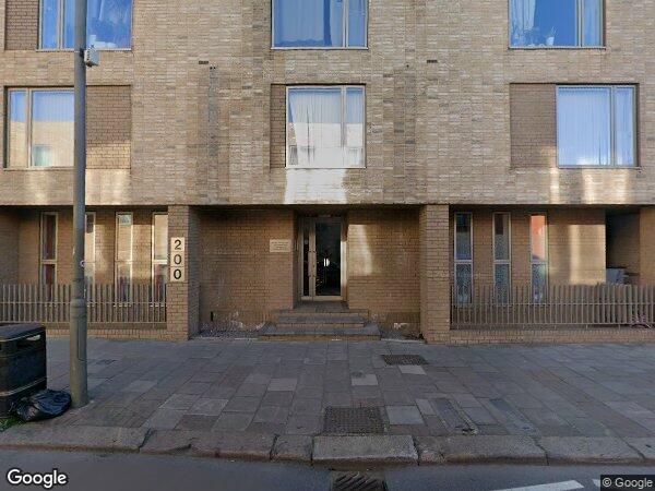 Flat Garratt Lane in Greater London