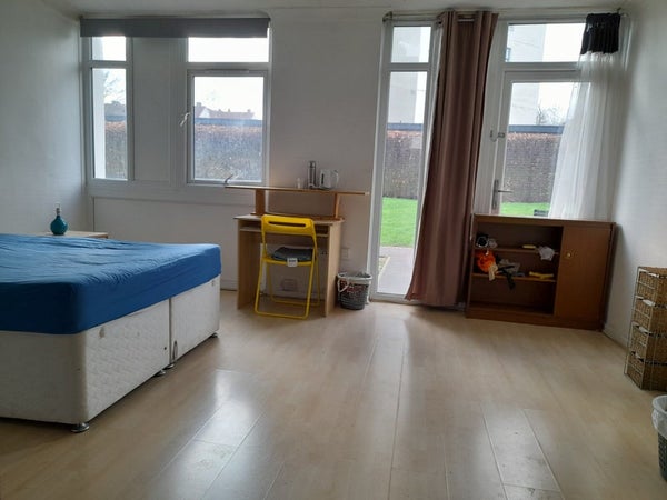 Flat Carlton Gardens in Leeds