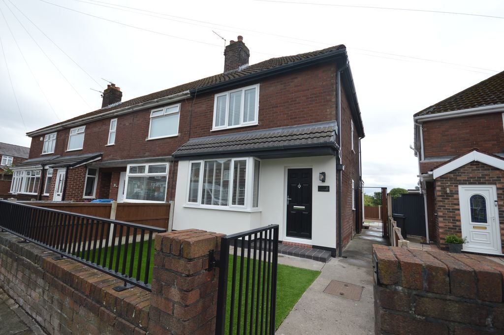 House Houghton Close in Widnes