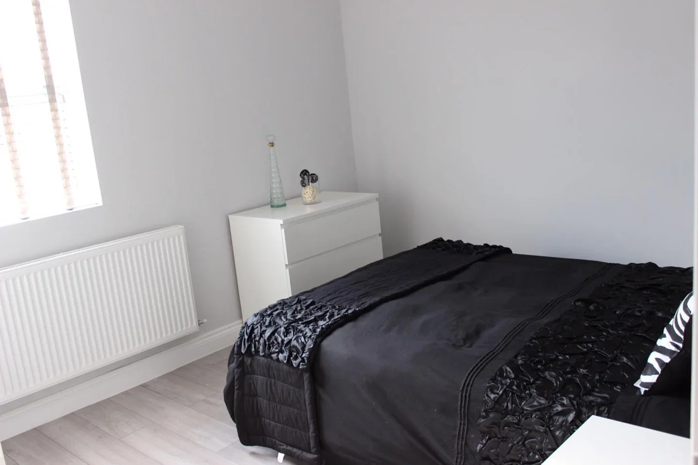 Room Romborough Way in Greater London