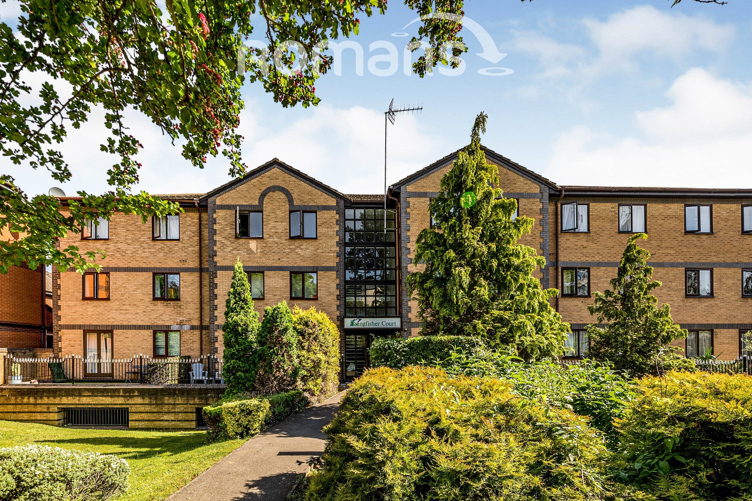 Flat Queen Alexandra Road in High Wycombe