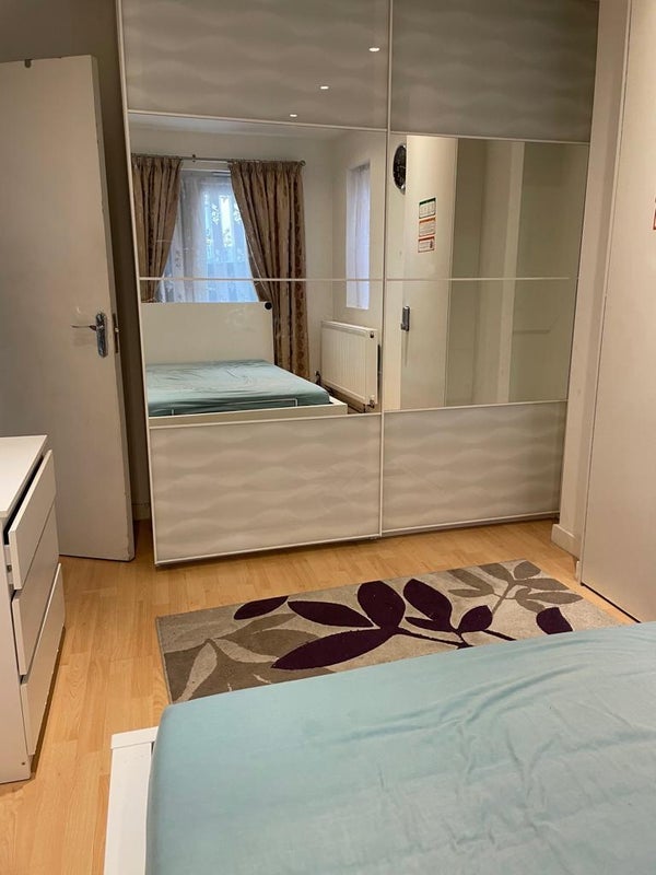 Room Mostyn Avenue in Greater London