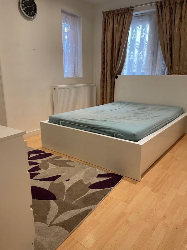 Room Mostyn Avenue in Greater London