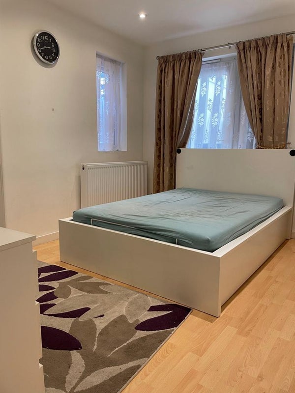 Room Mostyn Avenue in Greater London