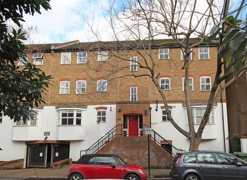 House Vauxhall Grove in Greater London