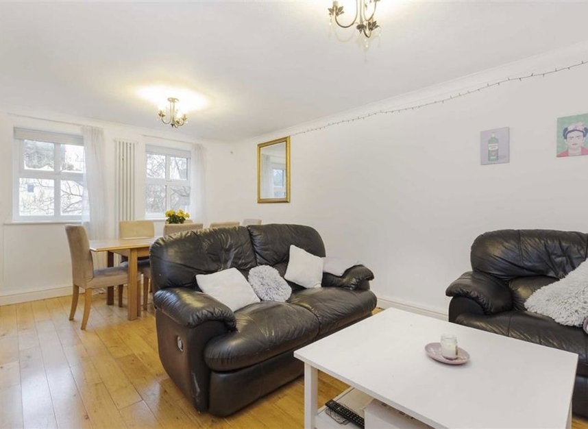 House Vauxhall Grove in Greater London
