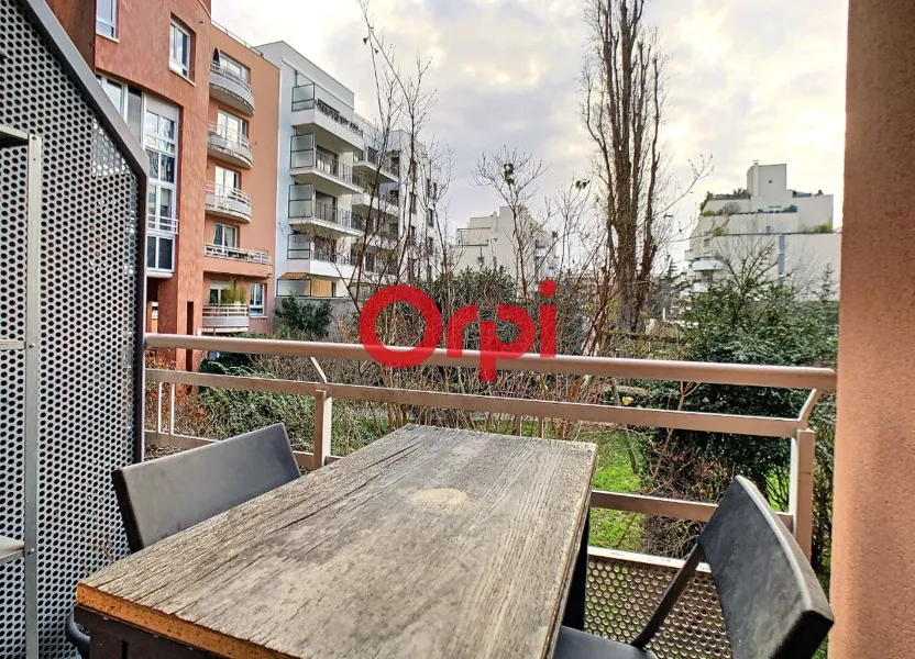 Flat Rue Émile Duclaux in Suresnes