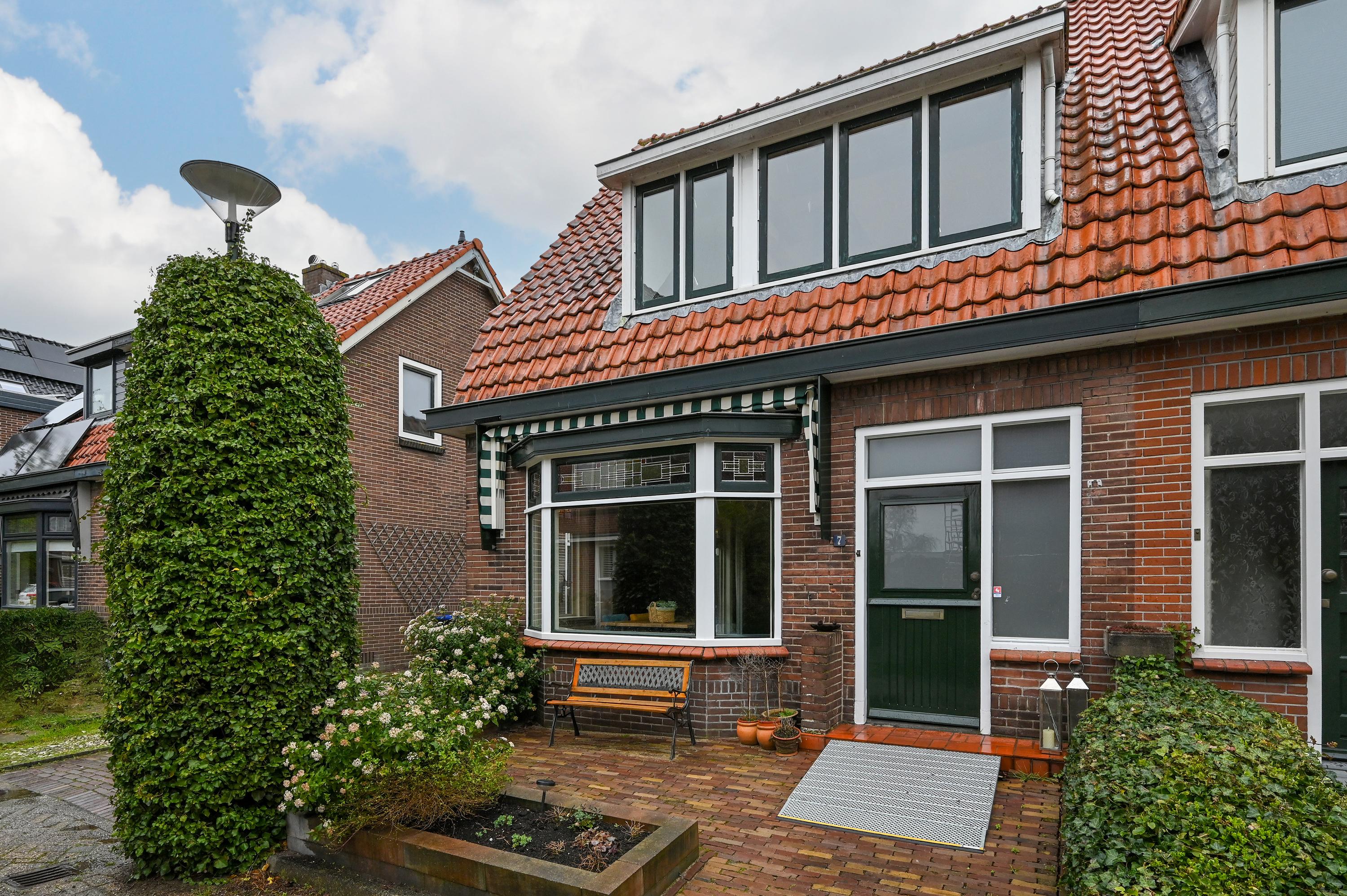Twee-onder-één-kap te koop: Kerklaan 7, Amstelhoek