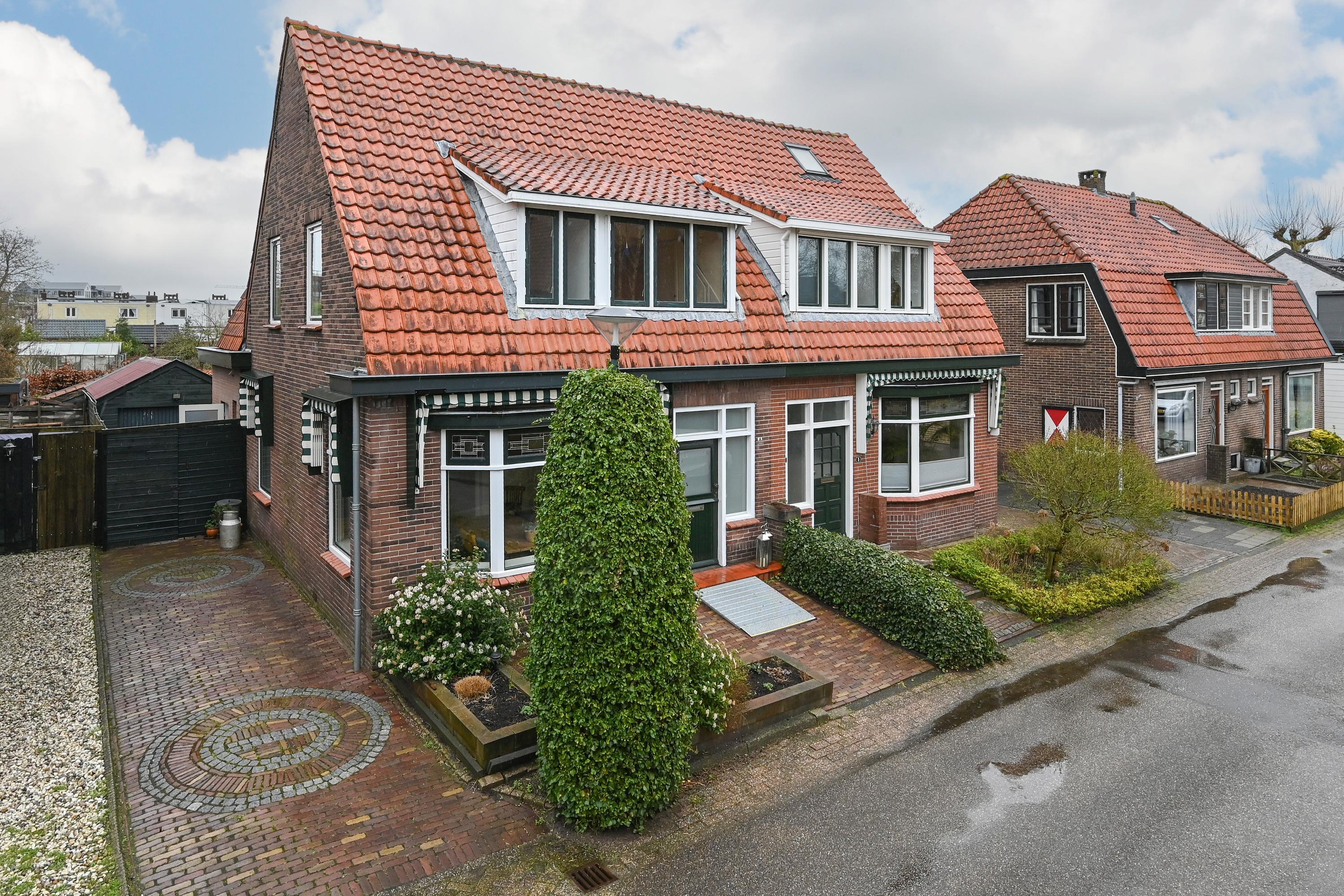 Huis Kerklaan 7 in Amstelhoek
