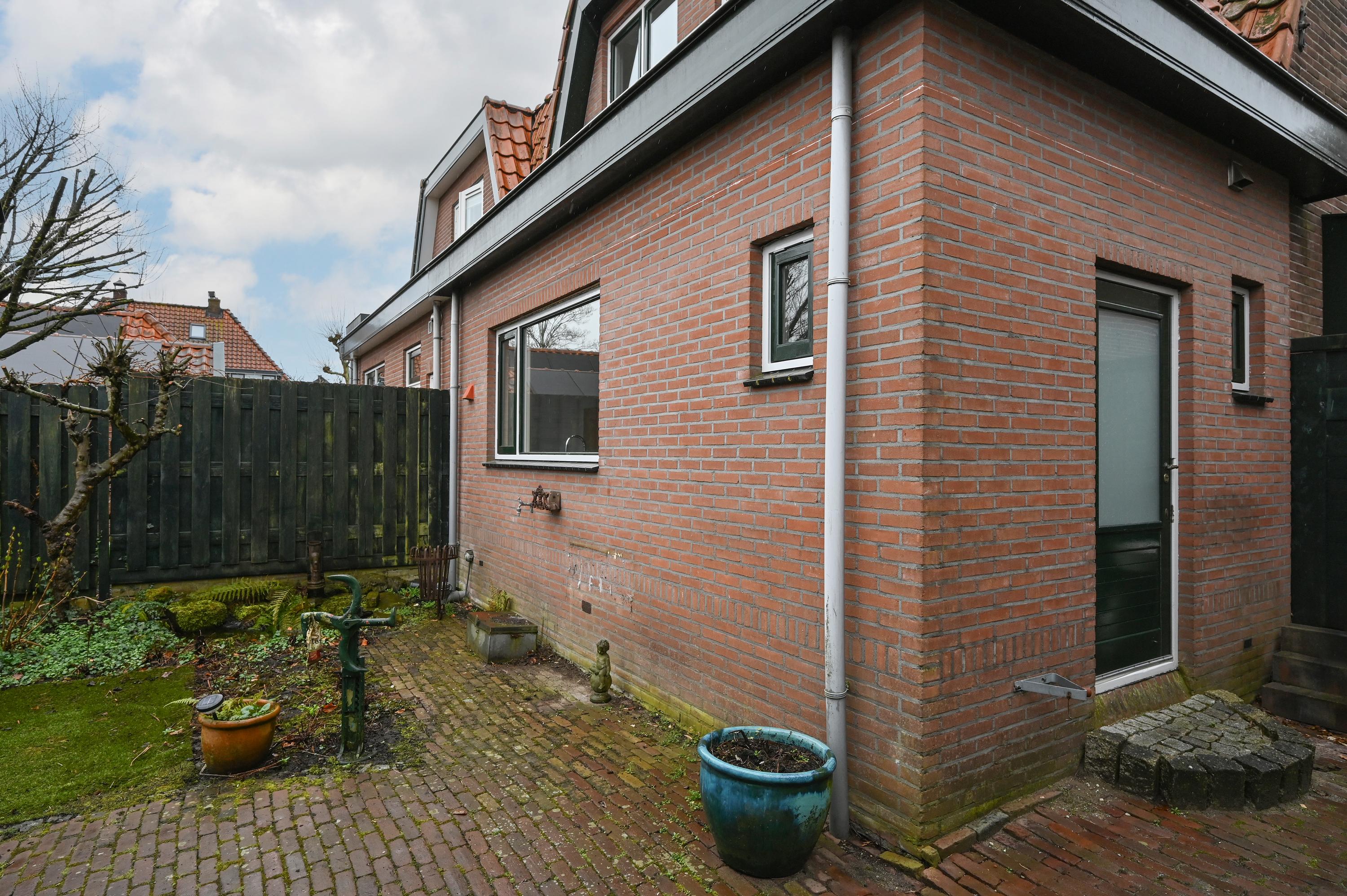 Twee-onder-één-kap te koop: Kerklaan 7, Amstelhoek