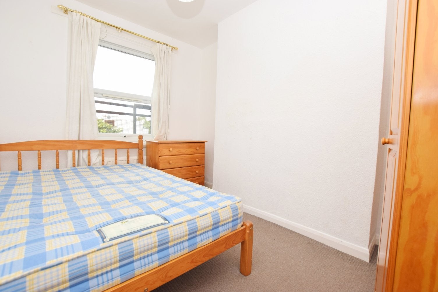 Flat Albany Road in Greater London