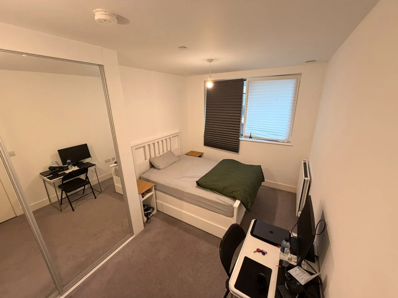 Flat Healum Avenue in Greater London