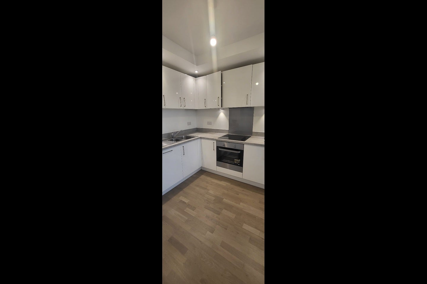 Flat Healum Avenue in Greater London