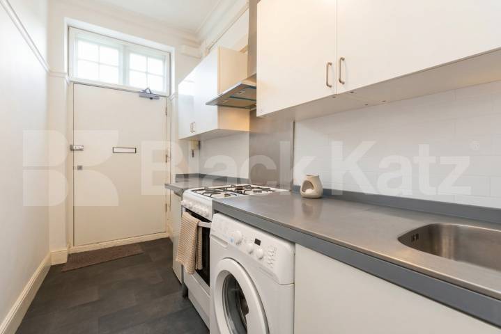 Flat Iverson Road in Greater London