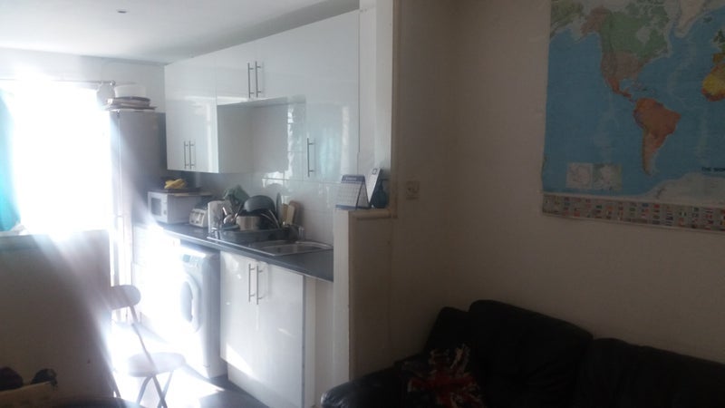 Room Blackburn Road in Greater London