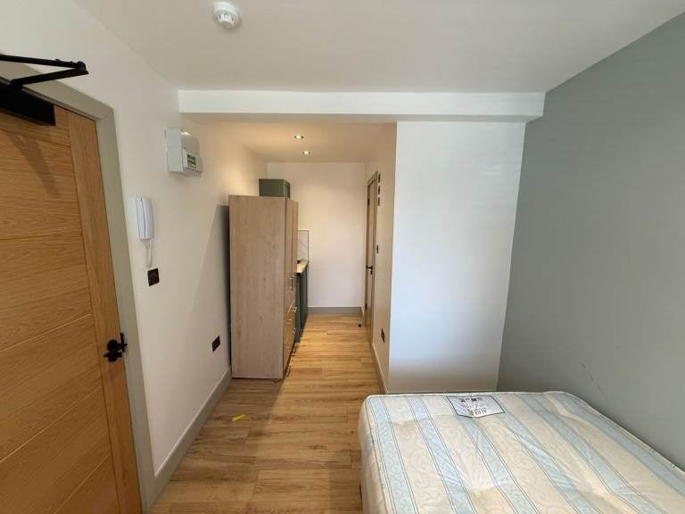 Flat Darwin Drive in Greater London
