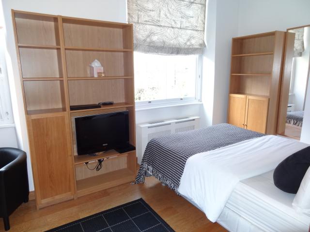 Flat Cartwright Gardens in Greater London