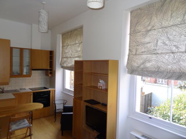 Flat Cartwright Gardens in Greater London