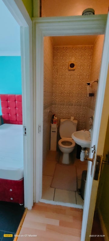 Room Foss Avenue in Greater London