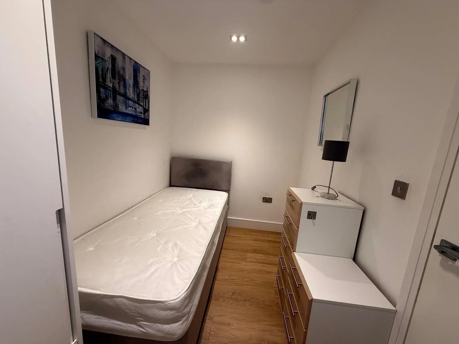 Flat Laporte Way in Luton