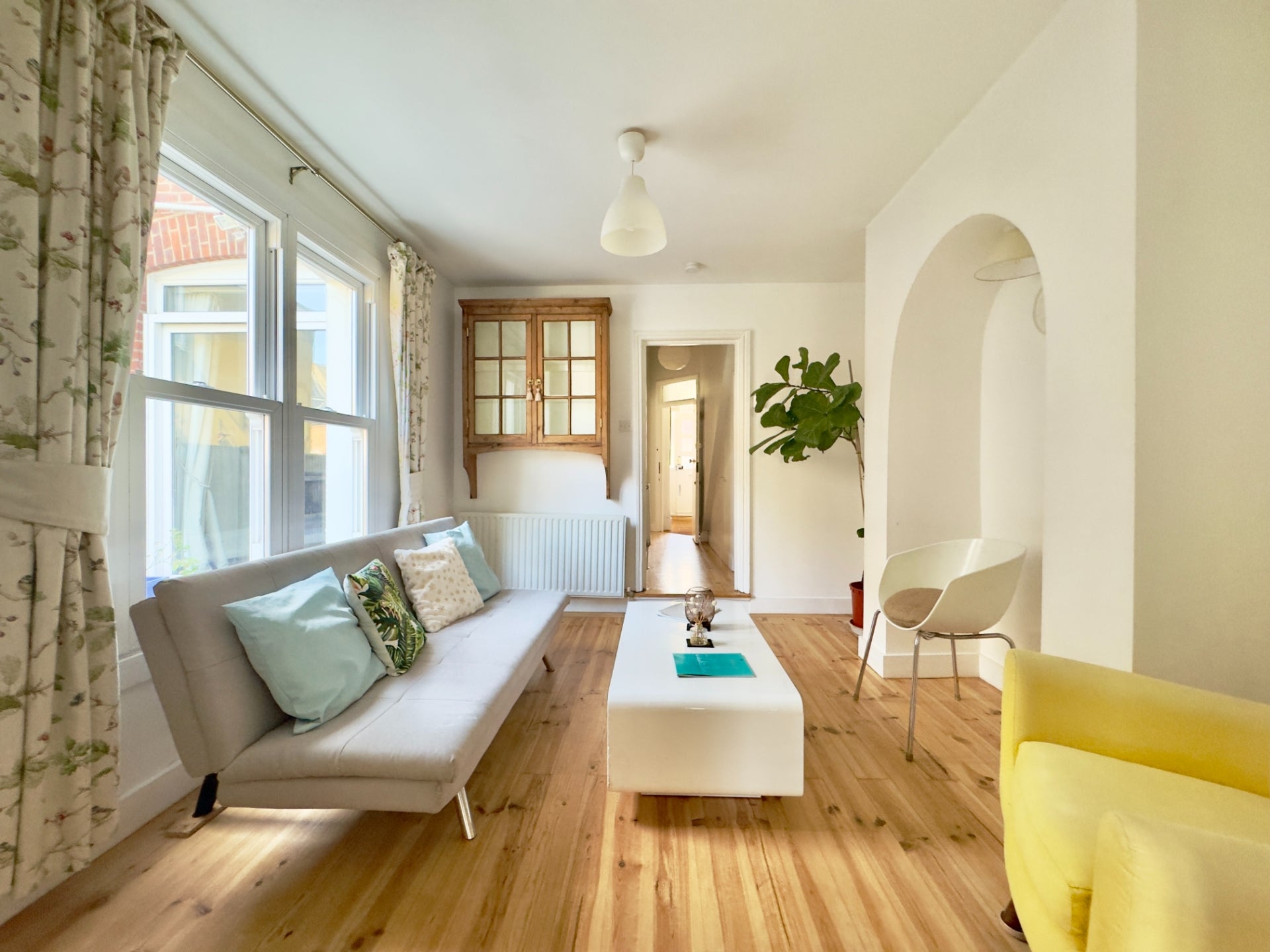Flat Walm Lane in Greater London